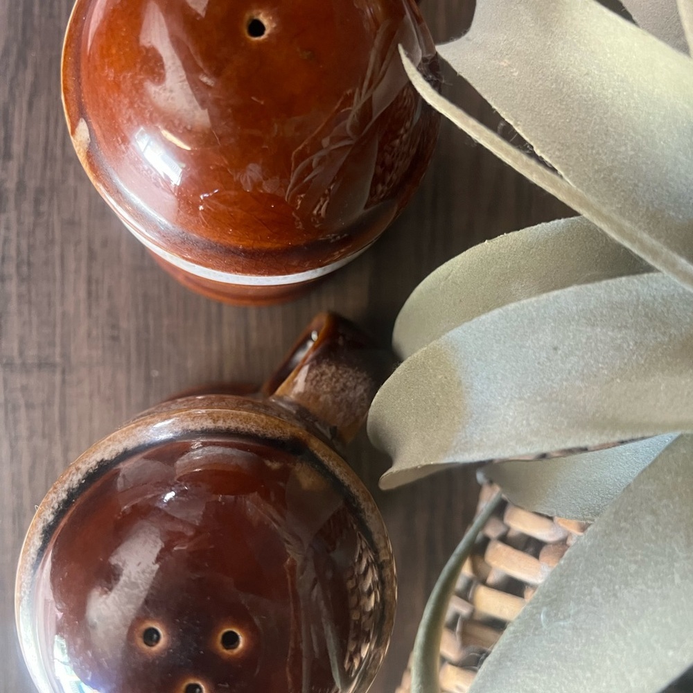 Vintage 1970’s Large Salt And Pepper Shakers - Picture 4 of 4